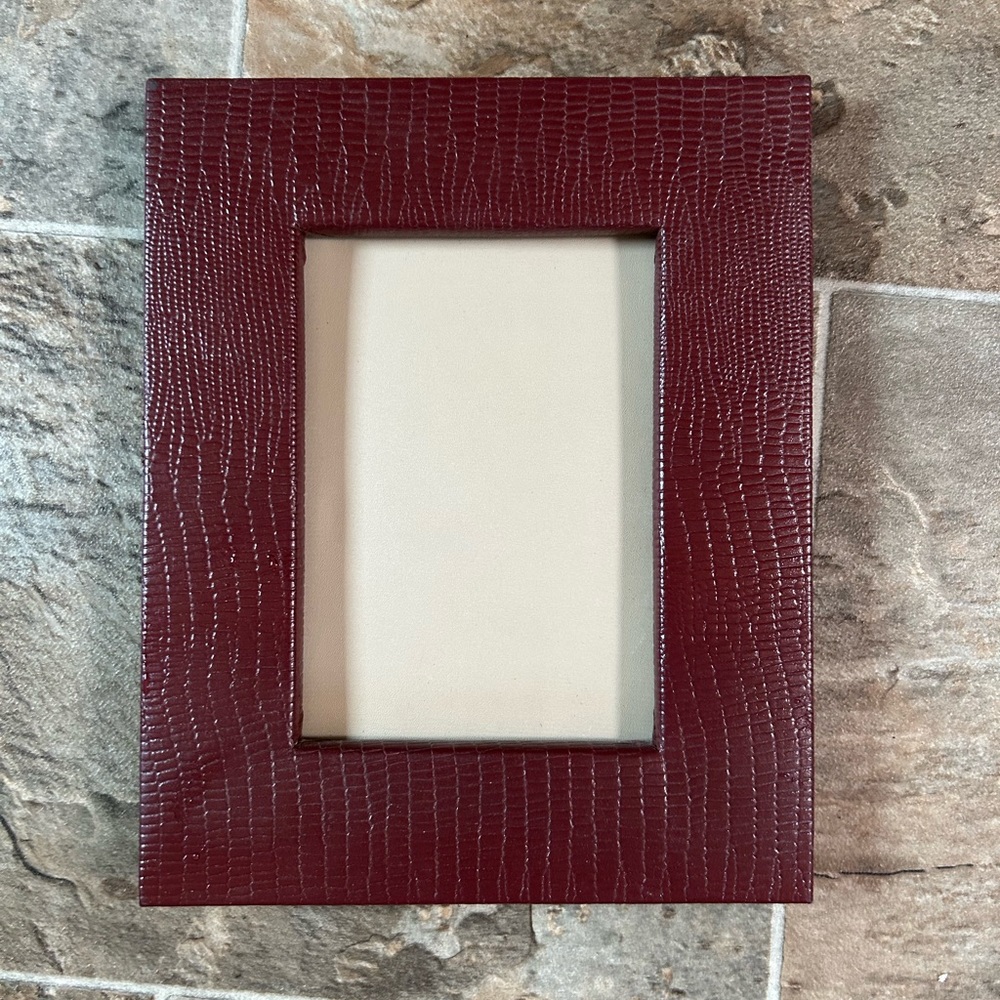 Lizard burgundy picture frame